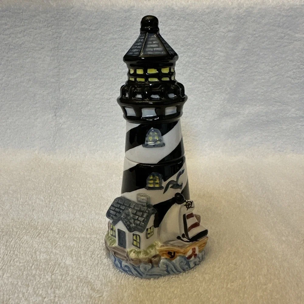 Ceramic Stacking‎ Lighthouse Salt & Pepper Shakers 3 x 6